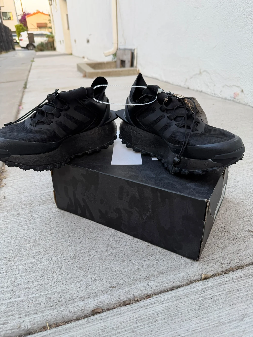 Aruku Yagi Men's Running Shoe - Black Make Me An Offer